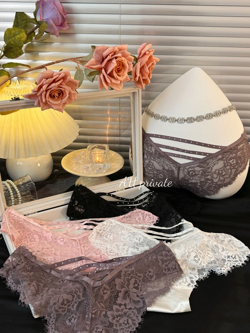 “微醺蜜桃”带钻性感蕾丝低腰蜜桃臀内裤