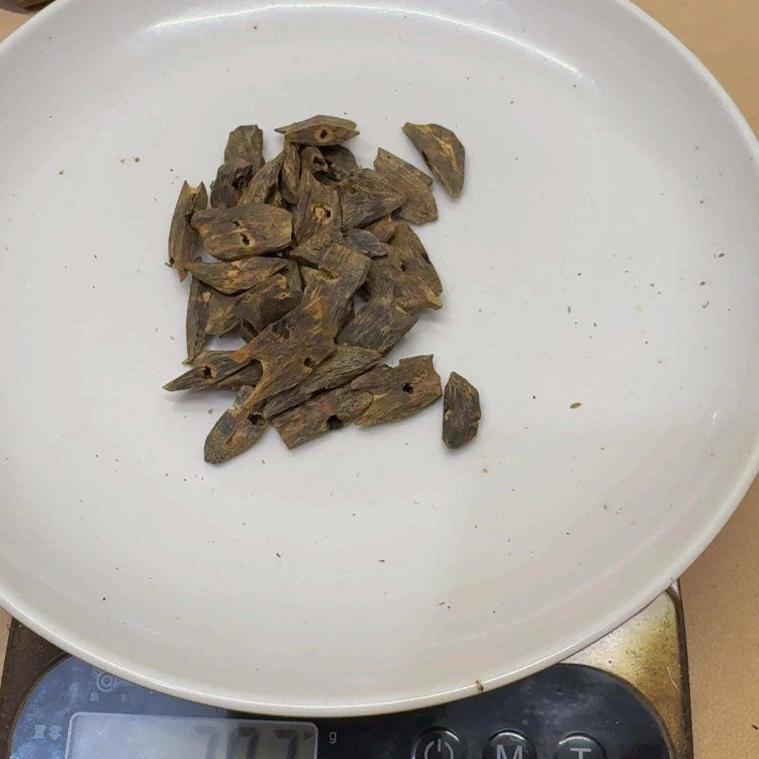 撇****沉香沉香碎屑乌身圆叶高端块料20克