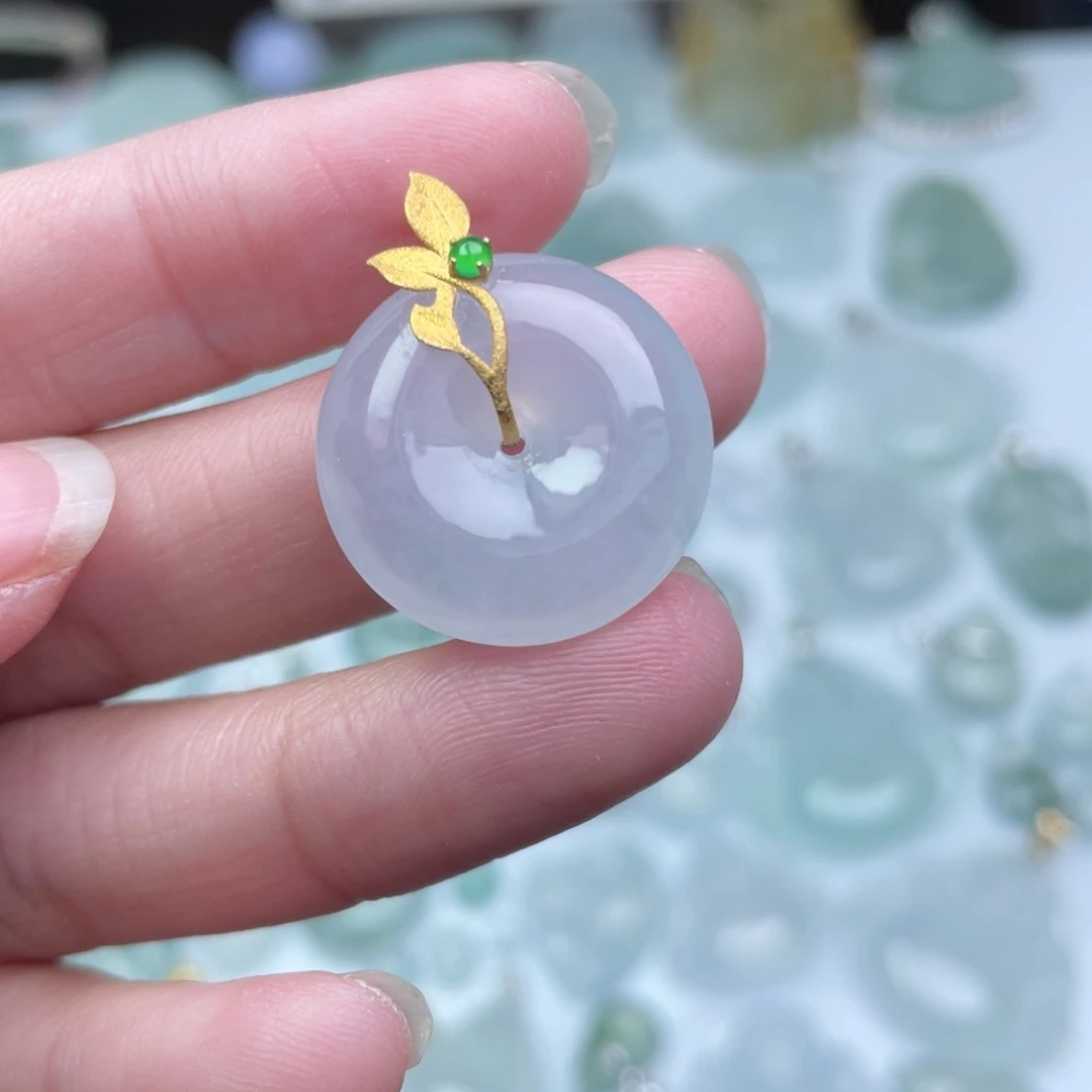 翡翠18K金镶嵌颈饰