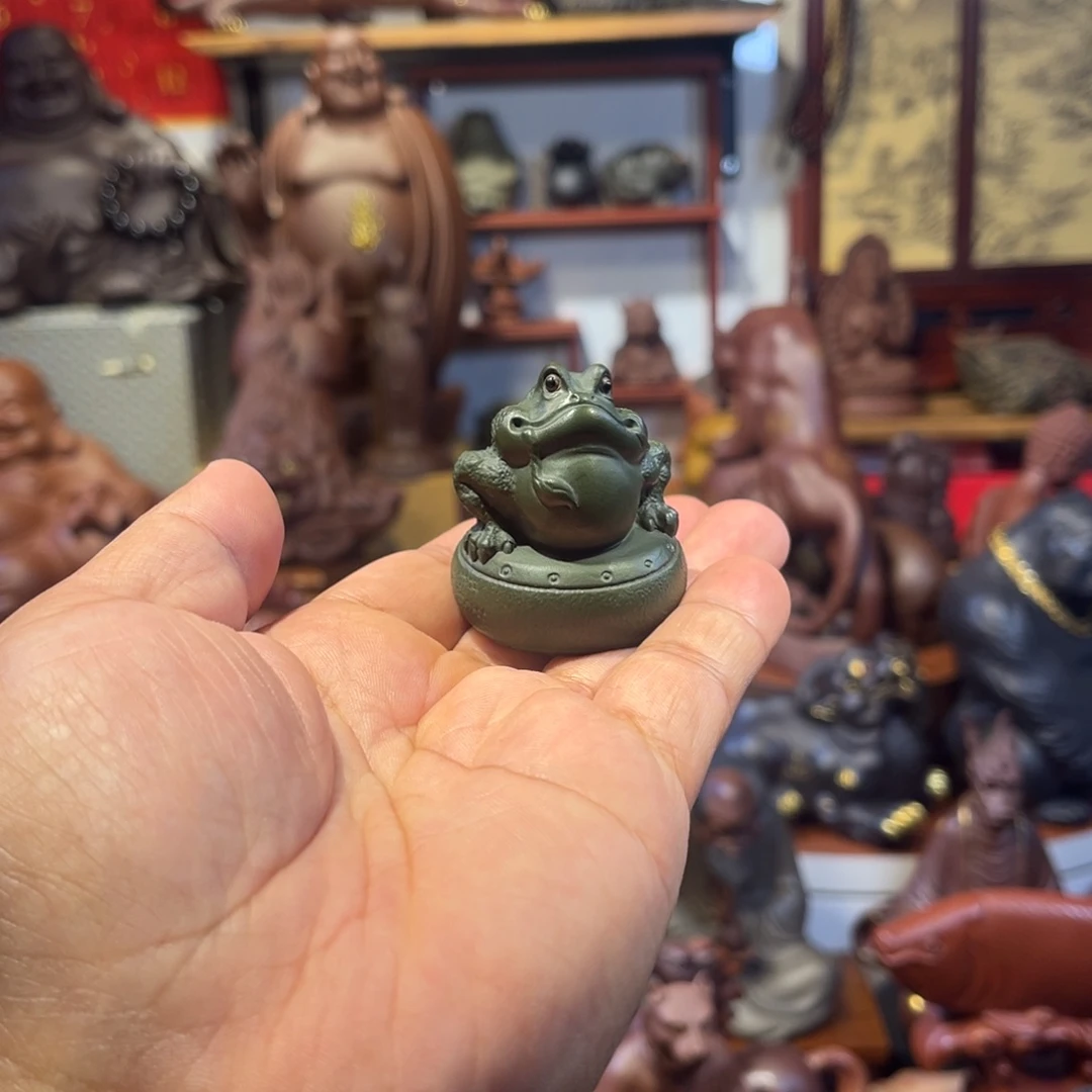 紫砂茶宠摆件。