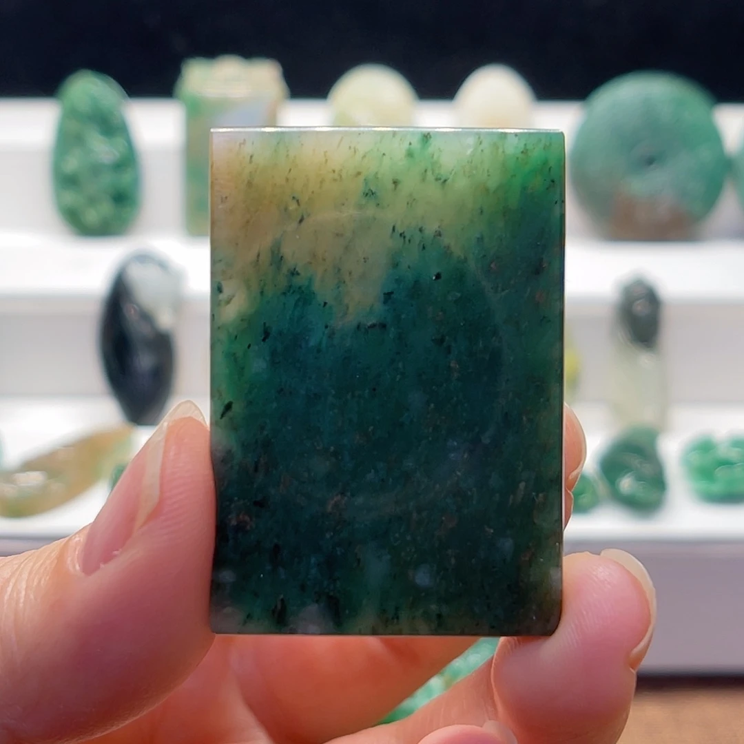 独山玉未镶嵌颈饰