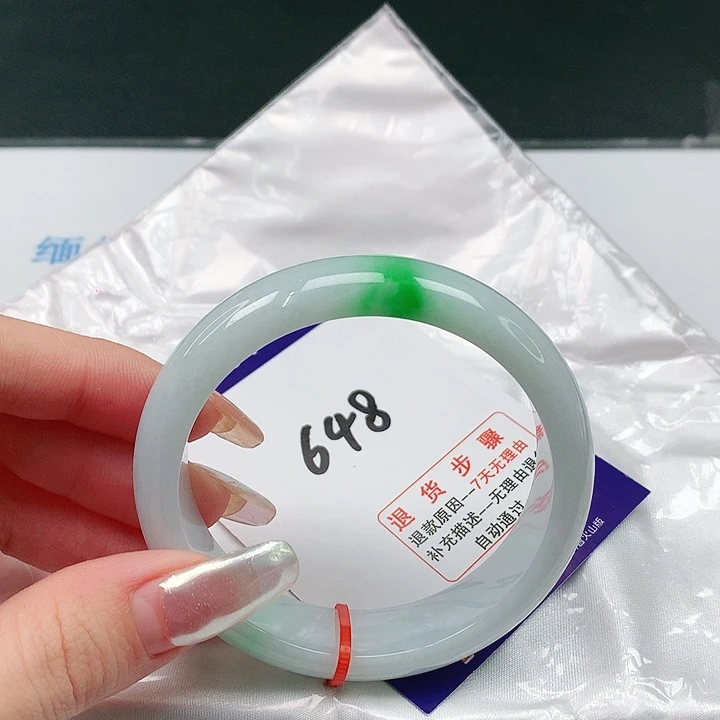 翡翠手镯未镶嵌翡翠手镯