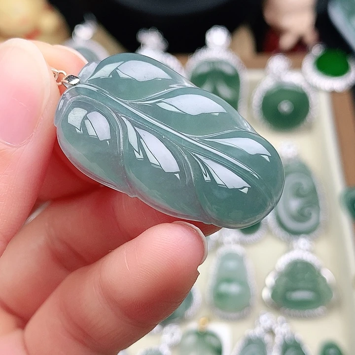 颈饰未镶嵌翡翠吊坠