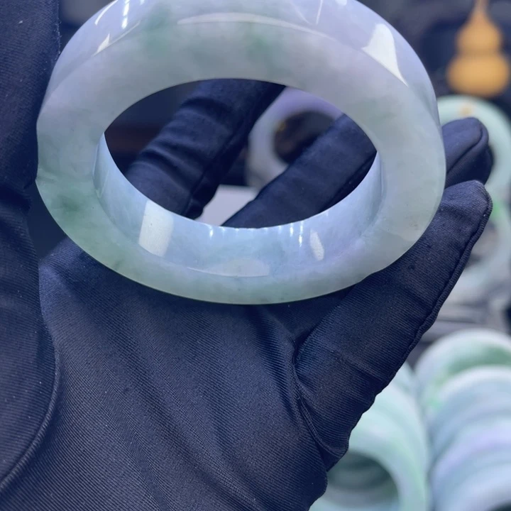 定制翡翠未镶嵌手镯