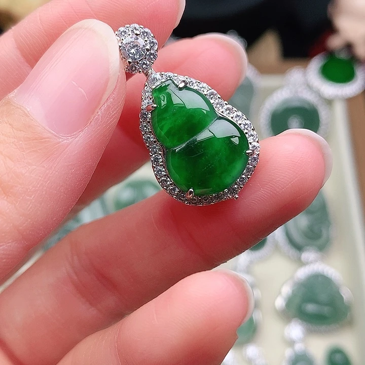 颈饰未镶嵌翡翠吊坠