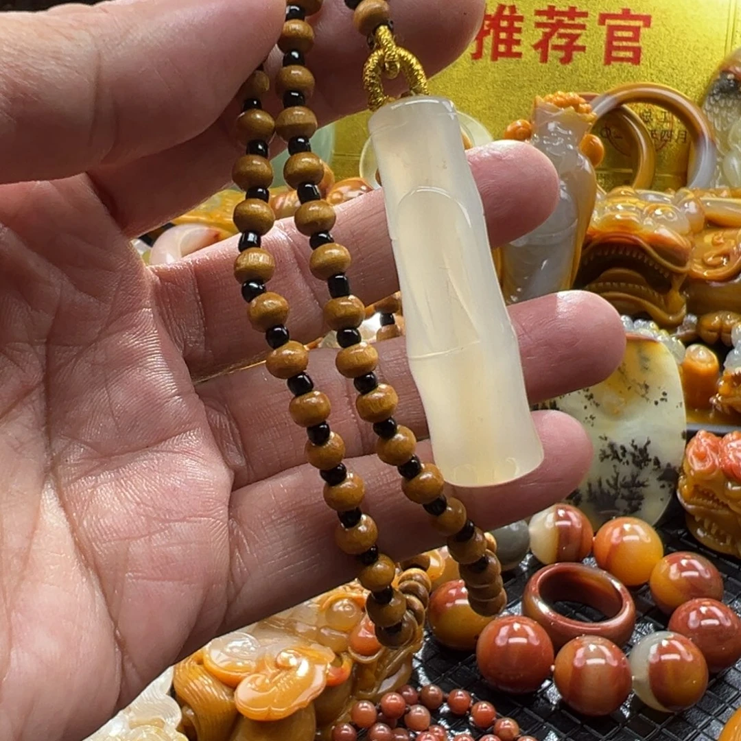 石英质玉未镶嵌颈饰