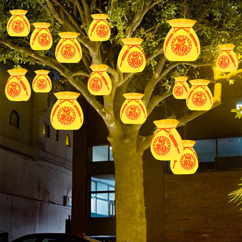 2025新年装饰福袋挂树彩灯串发光福字灯笼春节过年气氛装扮布置品