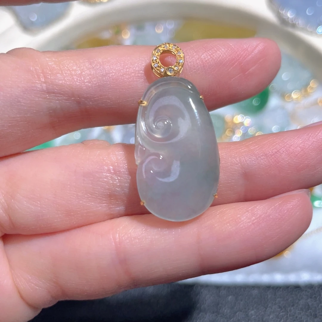 翡翠颈饰18K金镶嵌翡翠