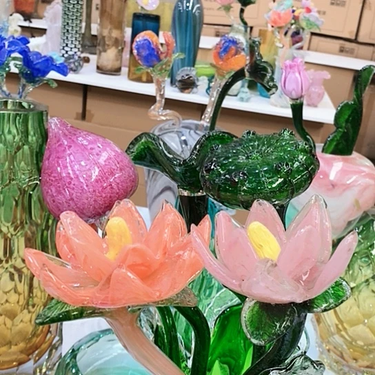 琉璃花瓶高45厘米宽9厘米