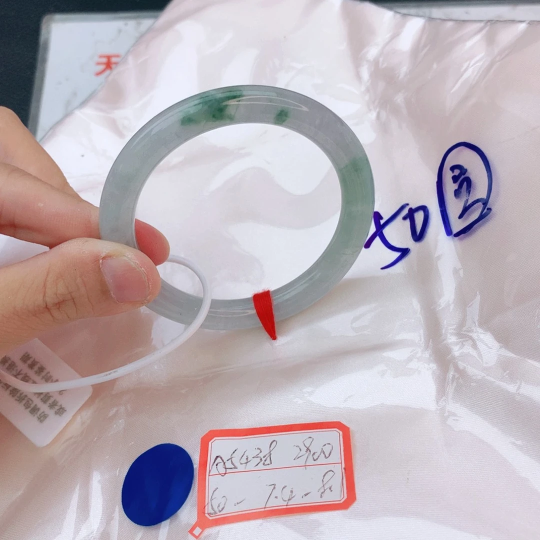 翡翠手镯未镶嵌我