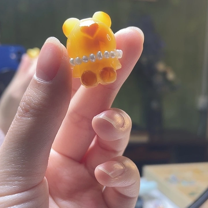 蜜蜡未镶嵌裸石小熊