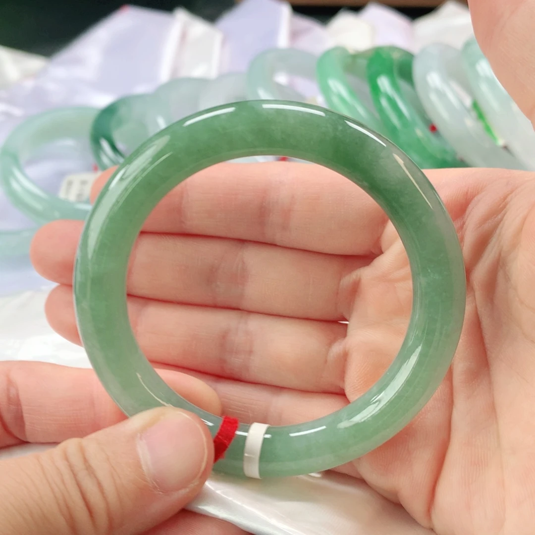 翡翠手镯未镶嵌缅甸A货翡翠手镯