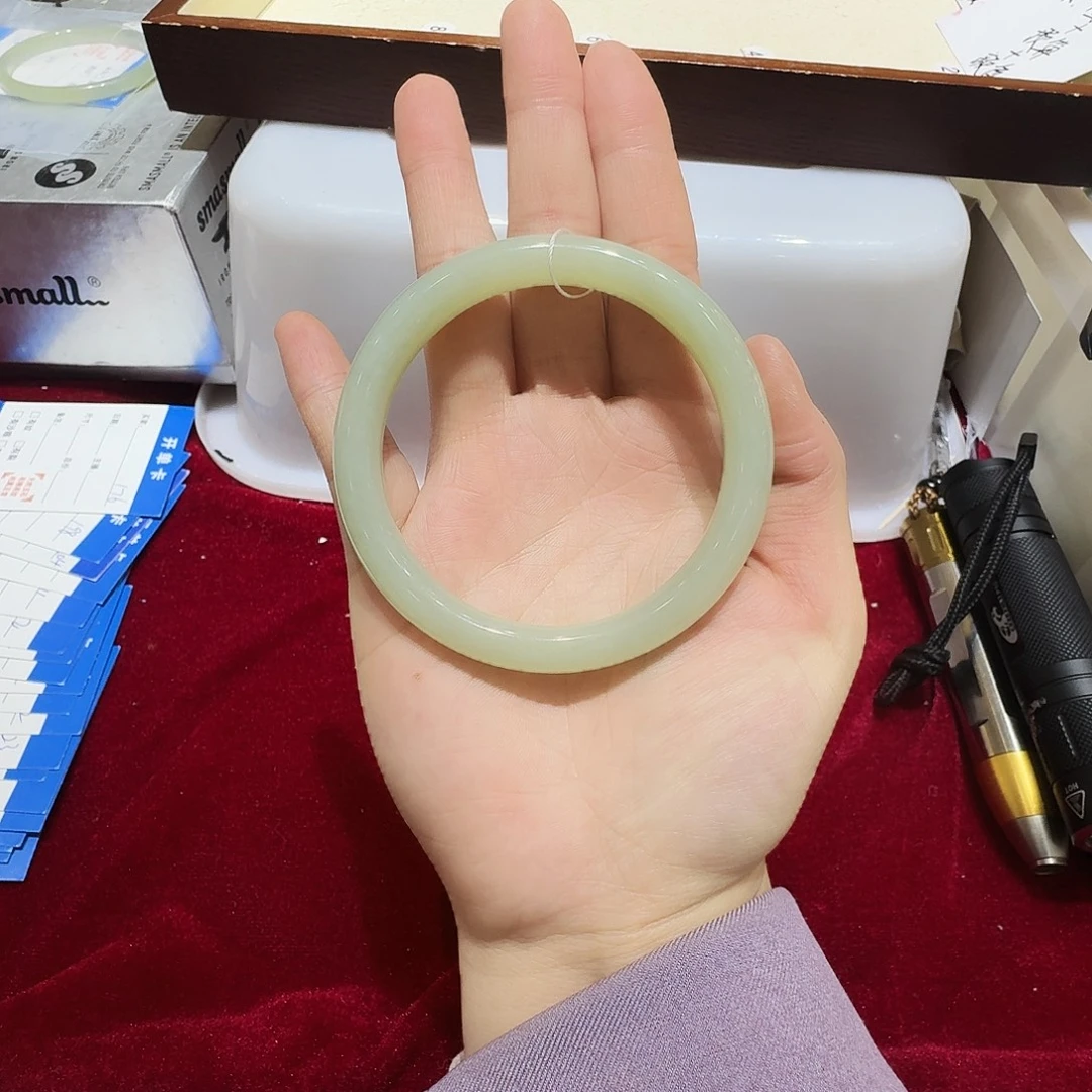 三***分和田玉未镶嵌手镯176