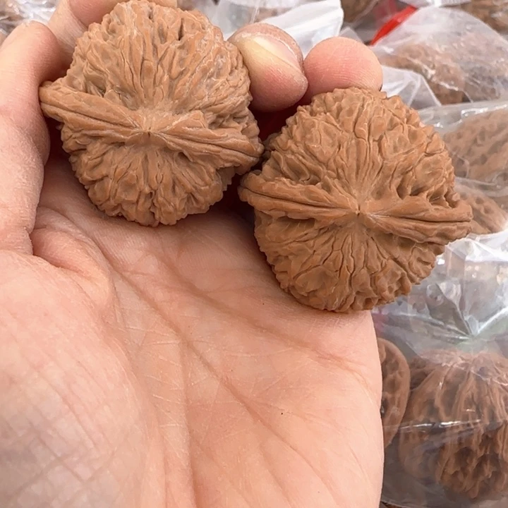 文玩核桃吊坠…白狮子38