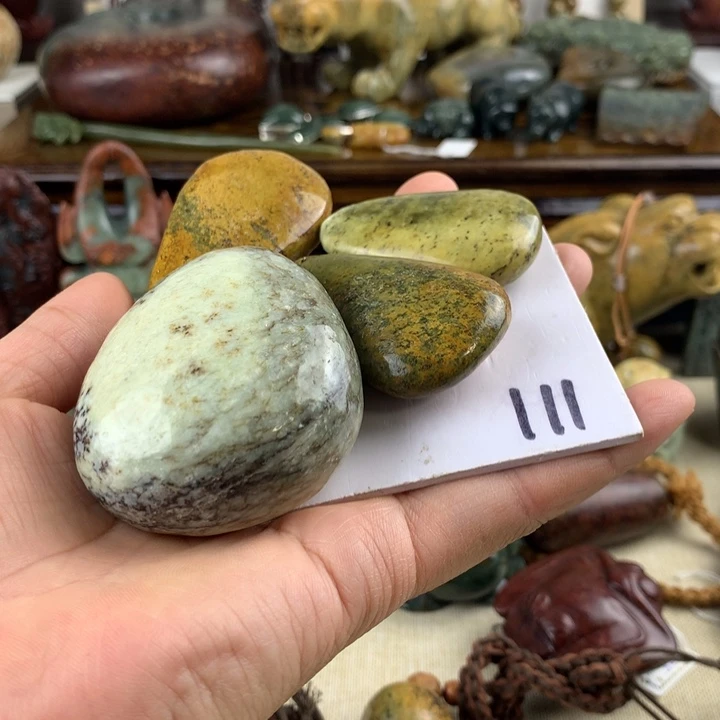 岫岩河磨玉（透闪石质玉）未镶嵌珠宝奇石
