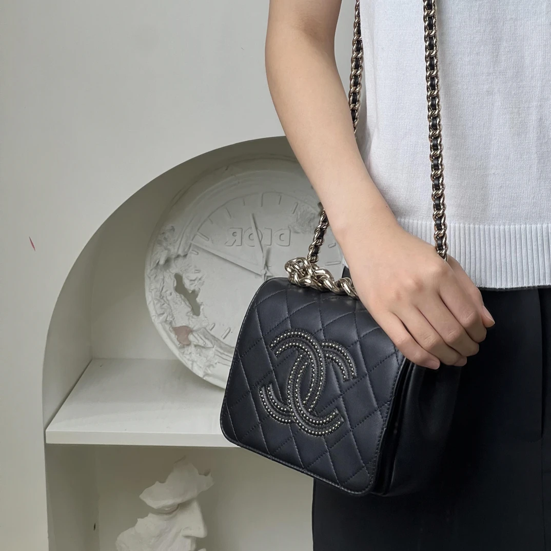 95新 Chanel/香奈儿 chanel铆钉大logo方胖子/98新/优选