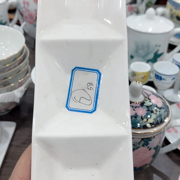 壶釉下五彩的瓷器和瓷器