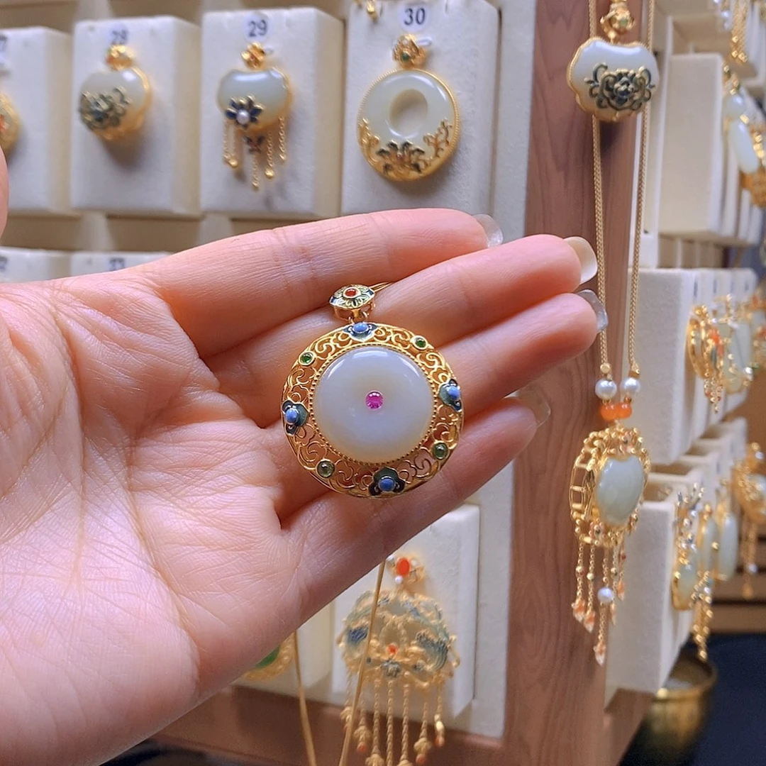 和田玉未镶嵌颈饰