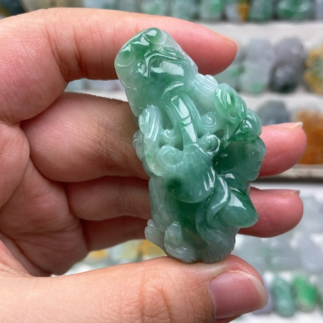 翡翠未镶嵌吊坠(赠链)口含珠