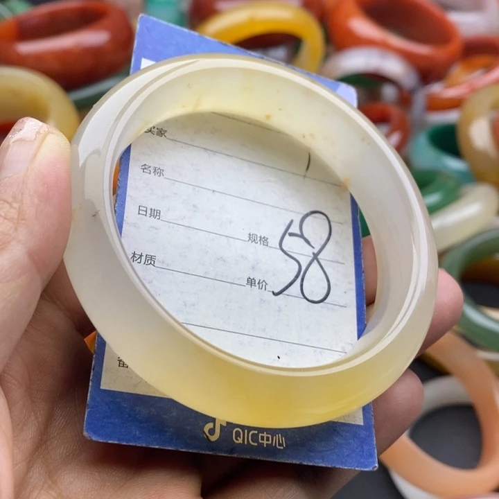 石英质玉手镯未镶嵌