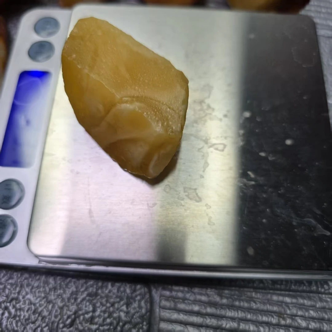 琥珀蜜蜡原石定制