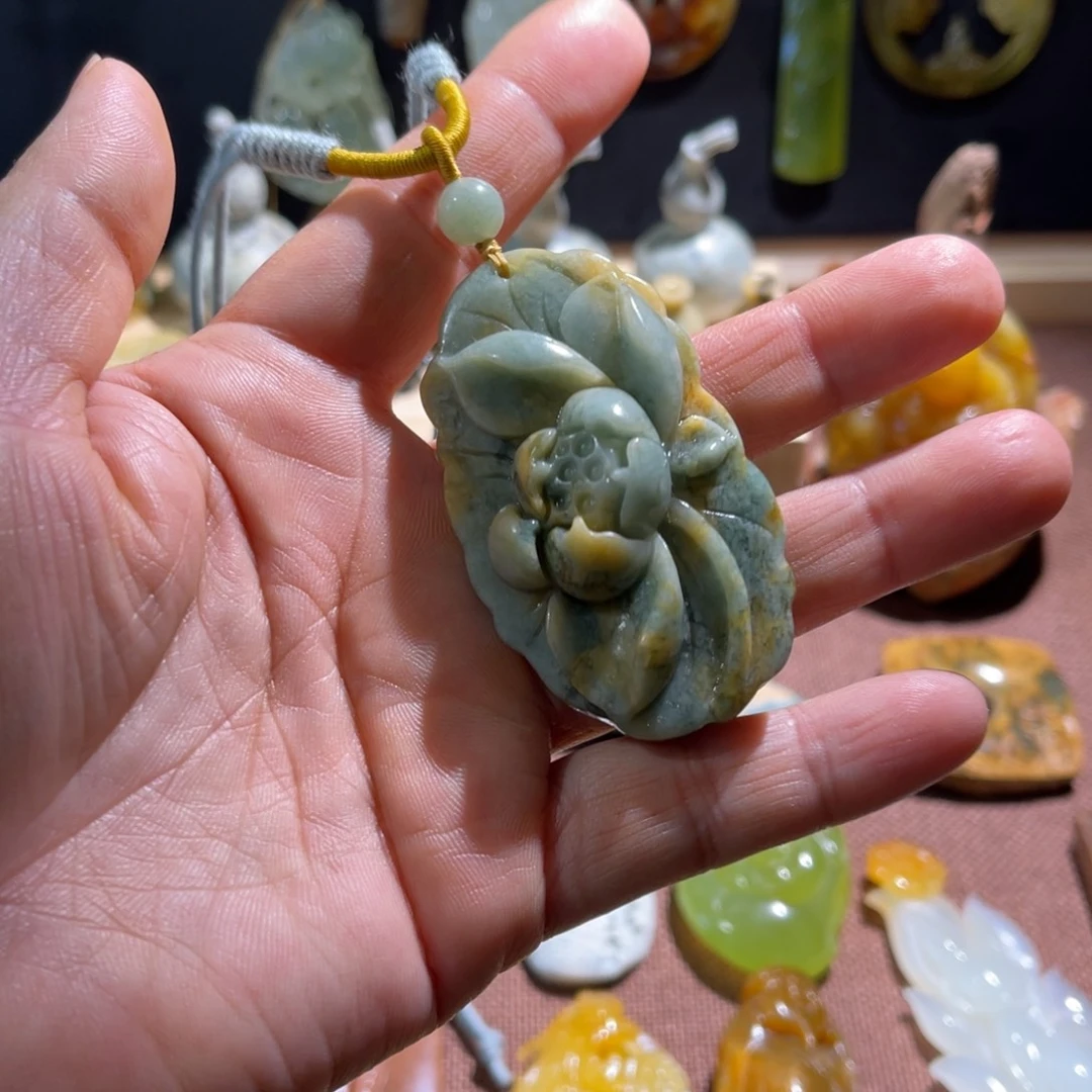 蛇纹石玉未镶嵌颈饰