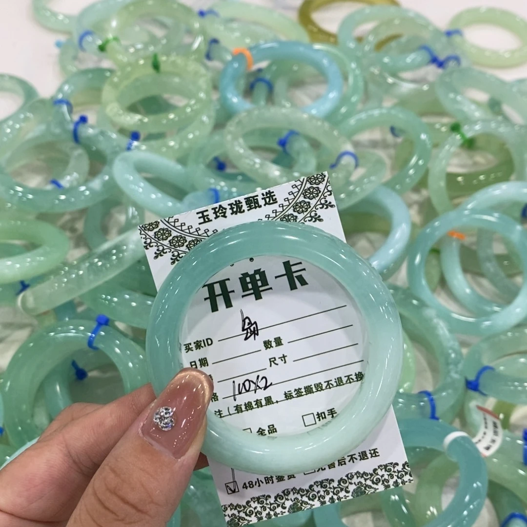 岛***月蛇纹石玉未镶嵌手镯