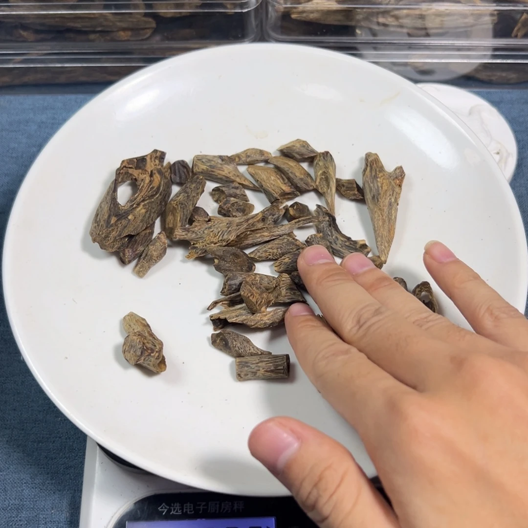 沉香沉香碎屑沉水树丁料36克