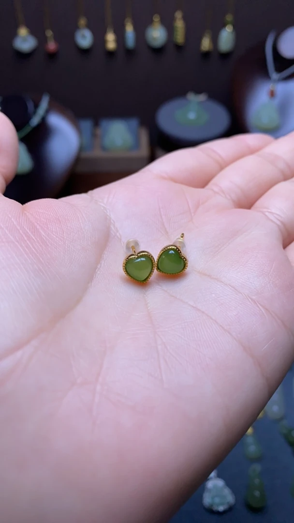 碧玉小爱心耳钉8*8