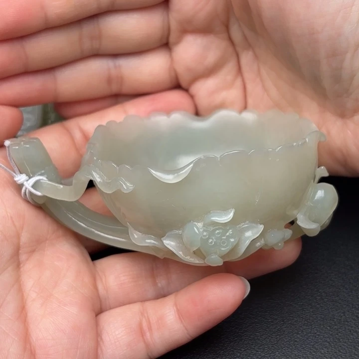 和田玉未镶嵌挂件摇****来