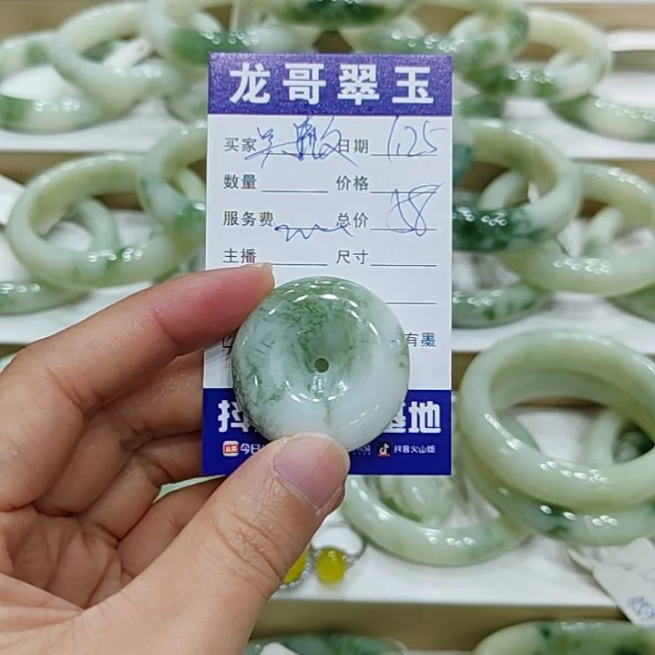 透闪石-蛇纹石玉颈饰未镶嵌兴****郑