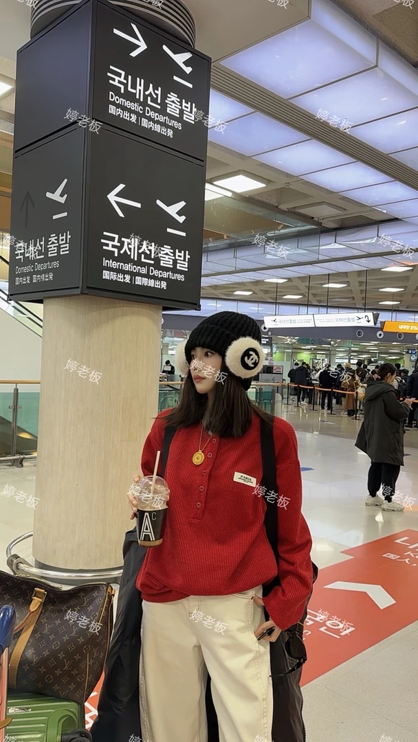 『 婷老板』新款、P字母小标纽扣红色针织衫3535-1