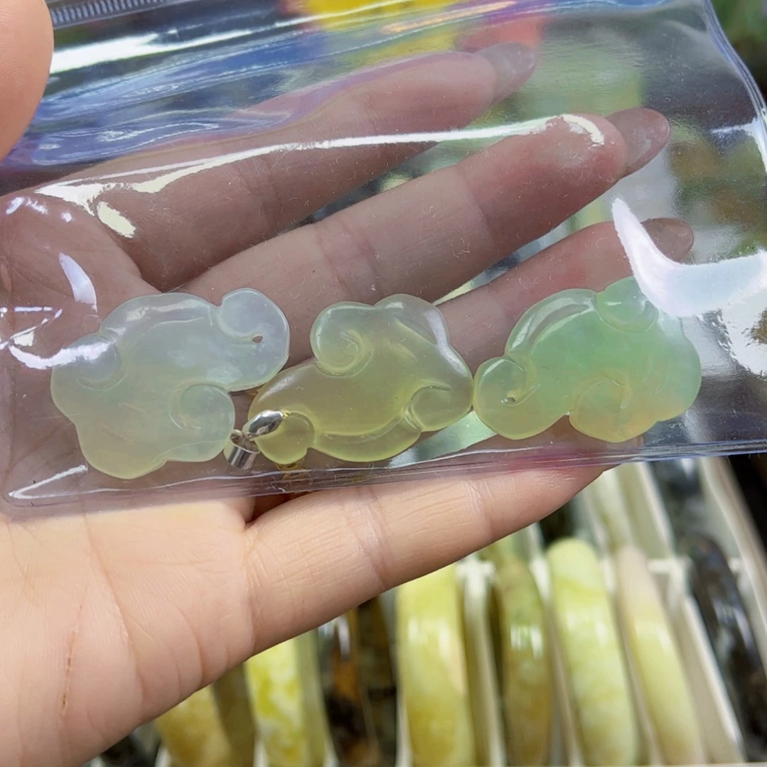 蛇纹石玉未镶嵌颈饰随机发一个如意