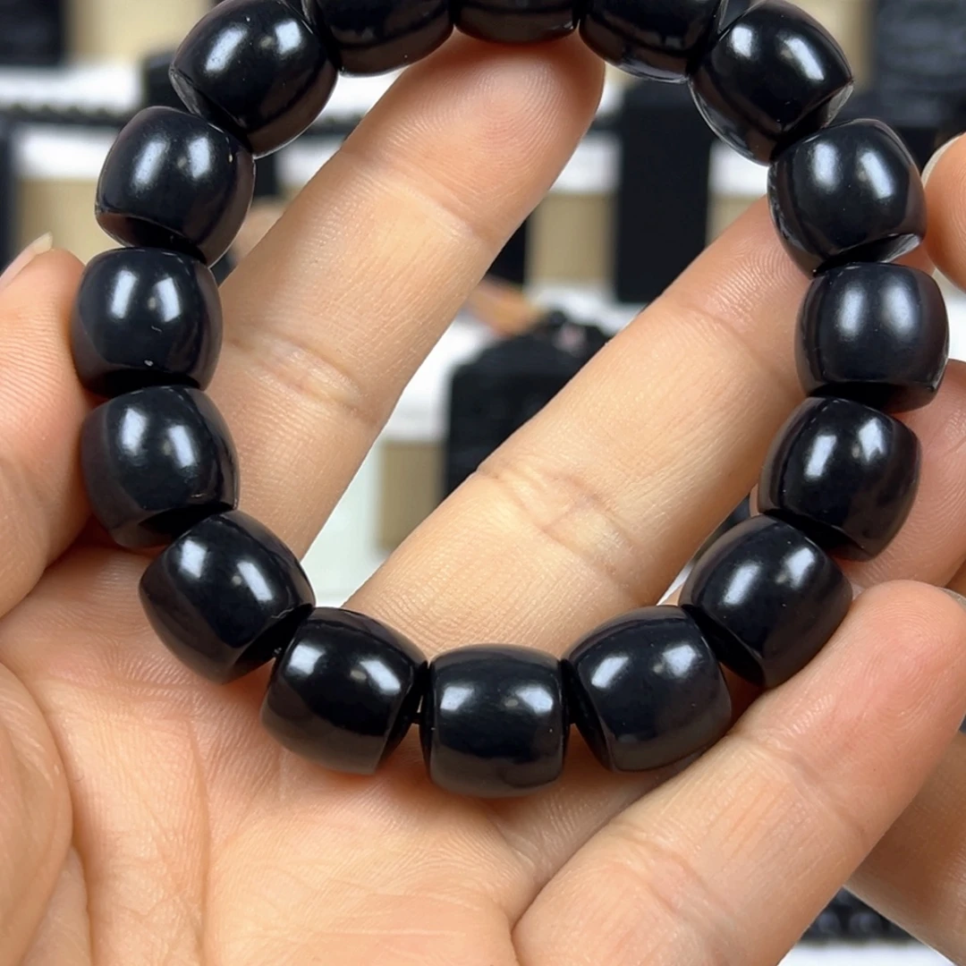 鸿***-和田玉（墨玉）未镶嵌颈饰卡14直切手串