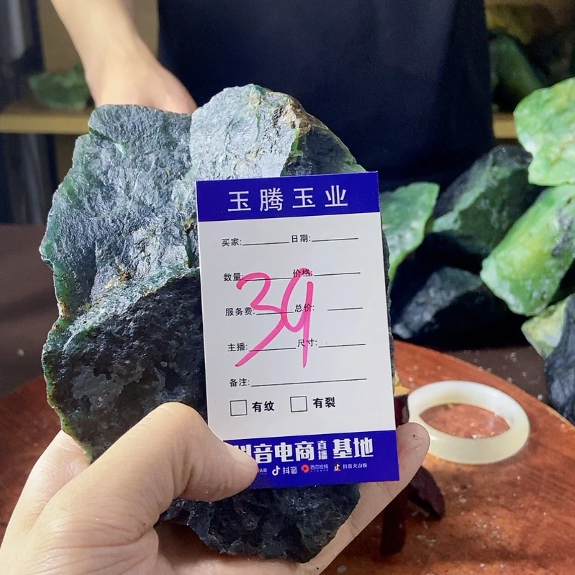 【闪购商品】蛇纹石玉未镶嵌岫玉原石大****月