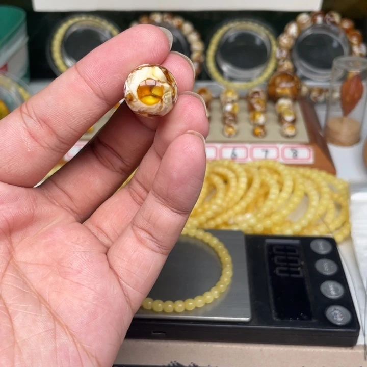 小***绪琥珀未镶嵌裸石40号