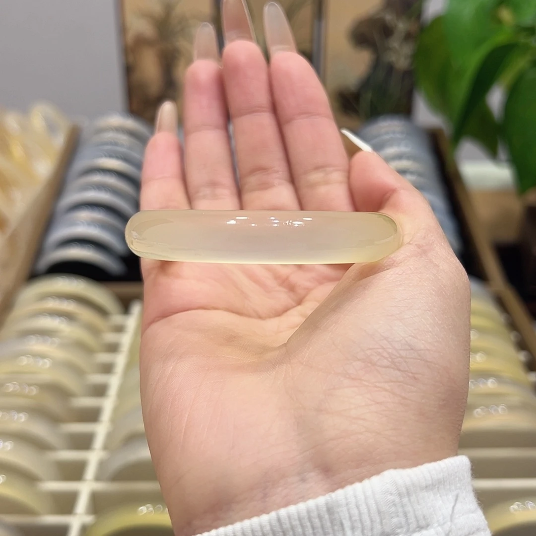 困***包玛瑙/玉髓未镶嵌手镯