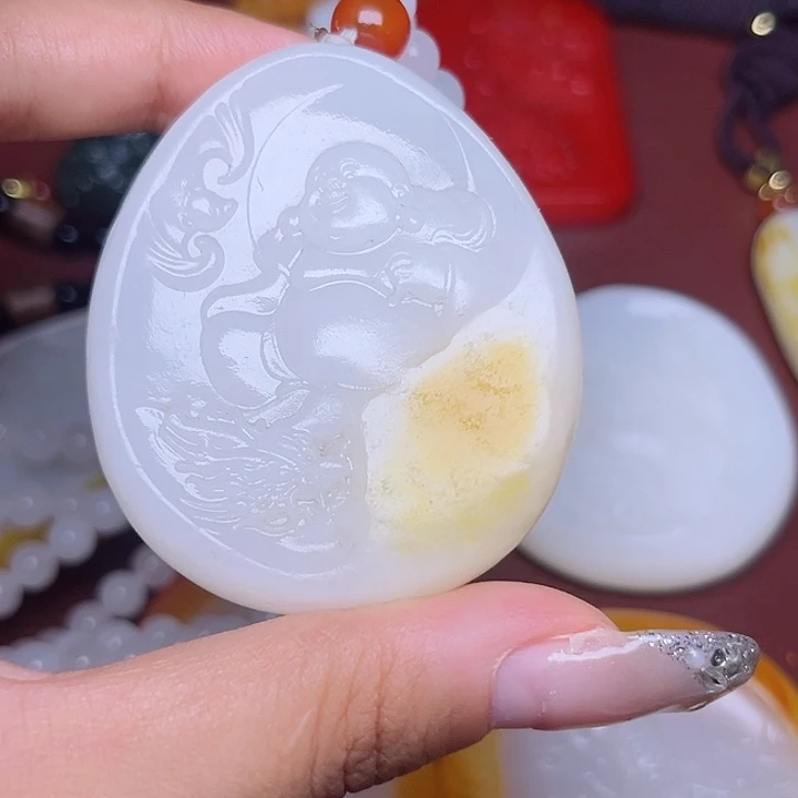 和田玉未镶嵌颈饰董*青