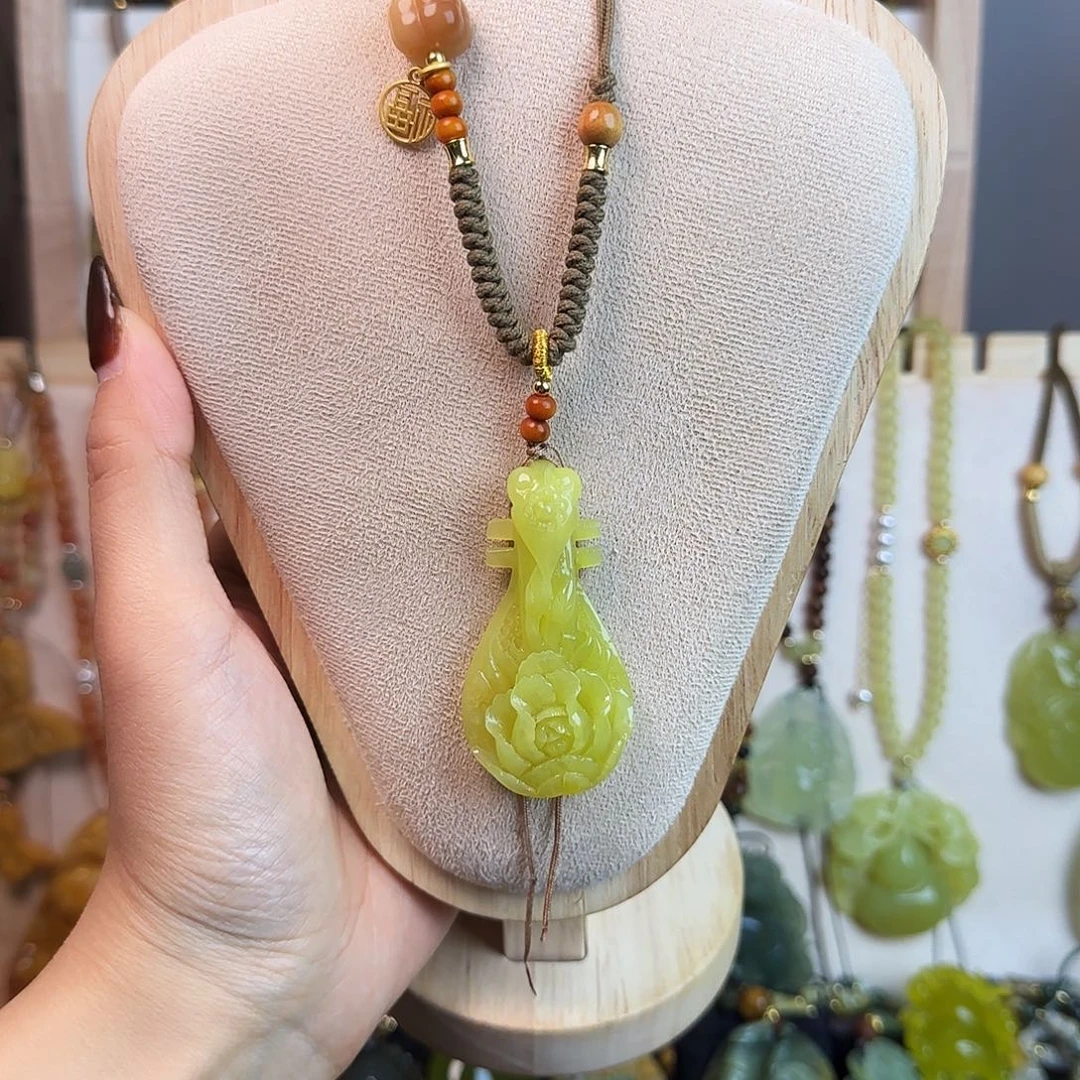 蛇纹石玉未镶嵌颈饰