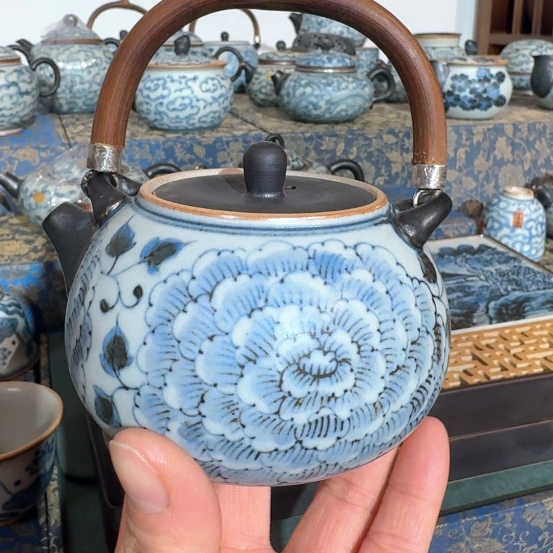 微瑕朴云牡丹提梁壶