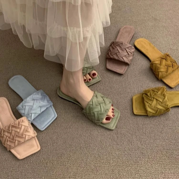 法式休闲编织露趾一字拖鞋女夏季外穿新款平底凉拖度假沙滩鞋