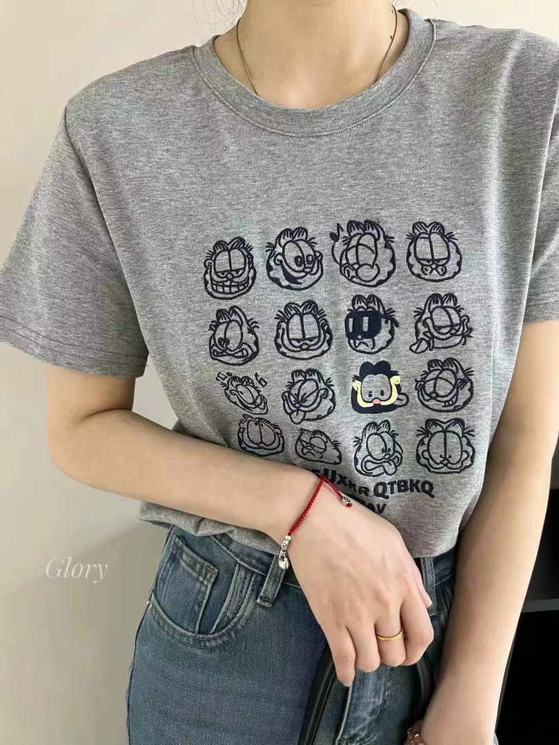 Meiky饼 可爱减龄 满印加菲猫刺绣图案休闲百搭T恤