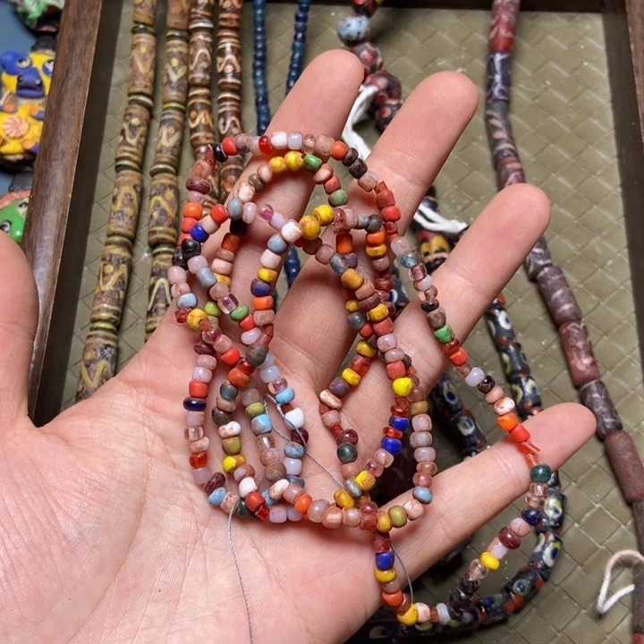 玻璃颈饰链子一条