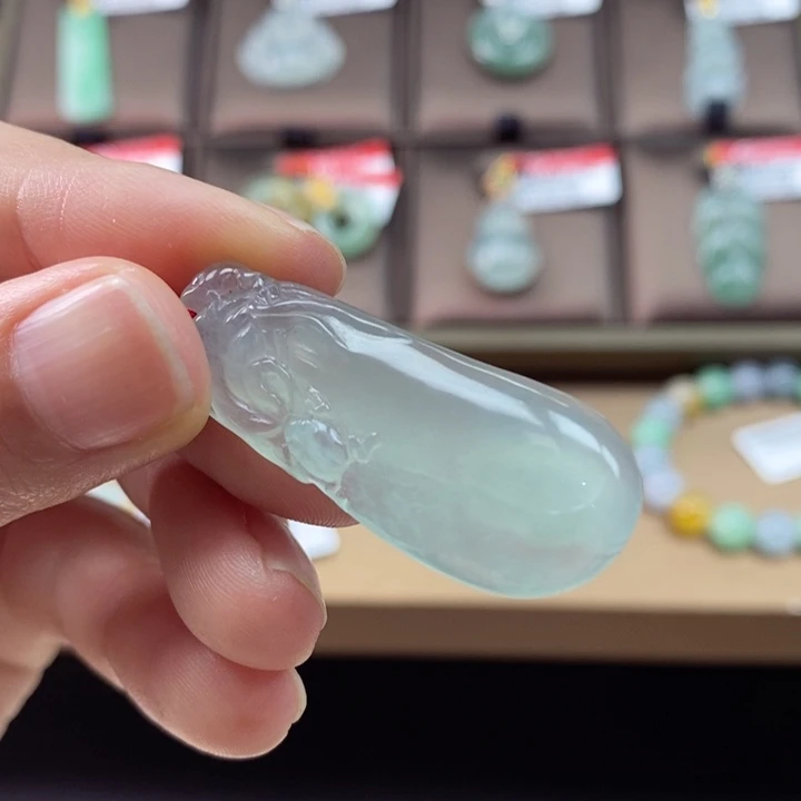 翡翠颈饰未镶嵌瓜