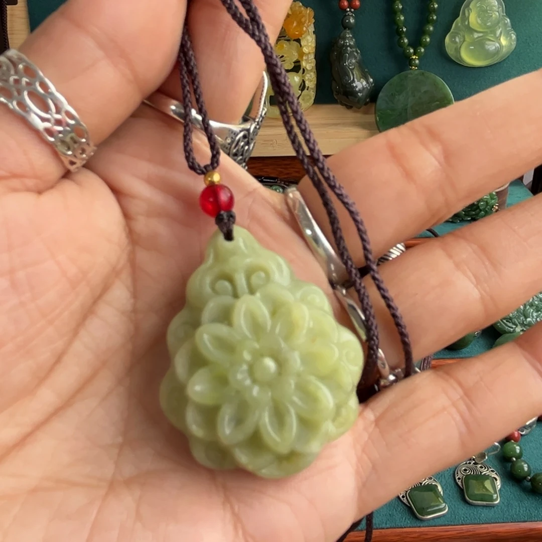 蛇纹石玉未镶嵌颈饰