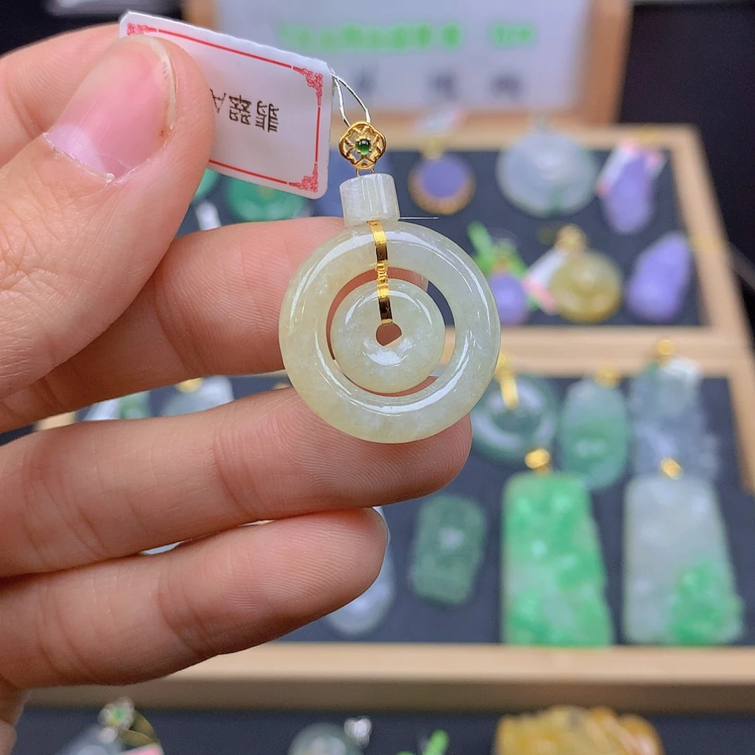 翡翠颈饰18K金镶嵌翡翠