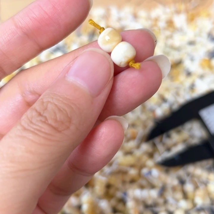 裸石蜜蜡未镶嵌7.3mm一对