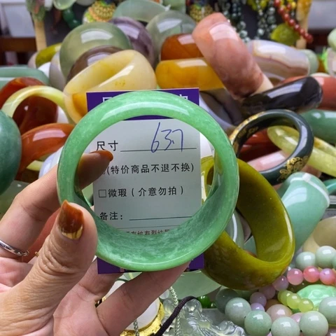 未镶嵌手镯石英岩玉