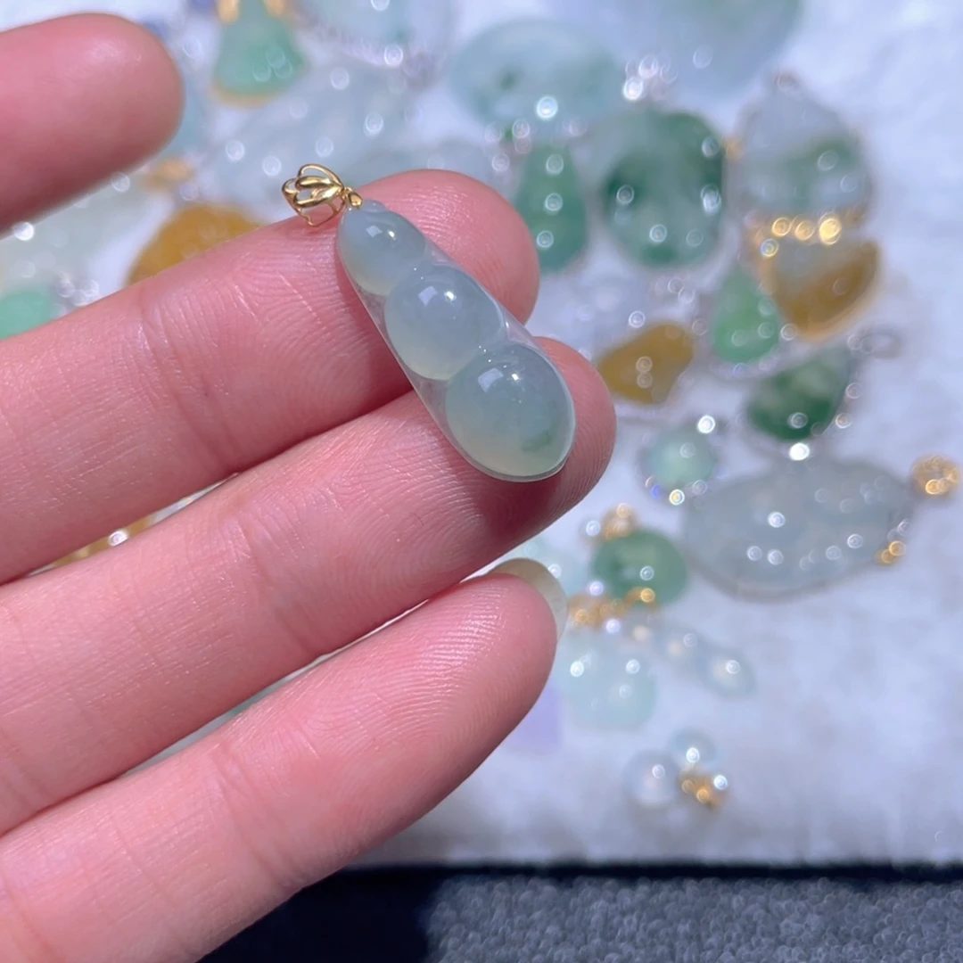 颈饰18K金镶嵌翡翠翡翠