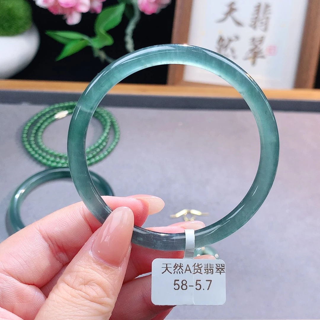 未镶嵌手镯（圆镯）翡翠